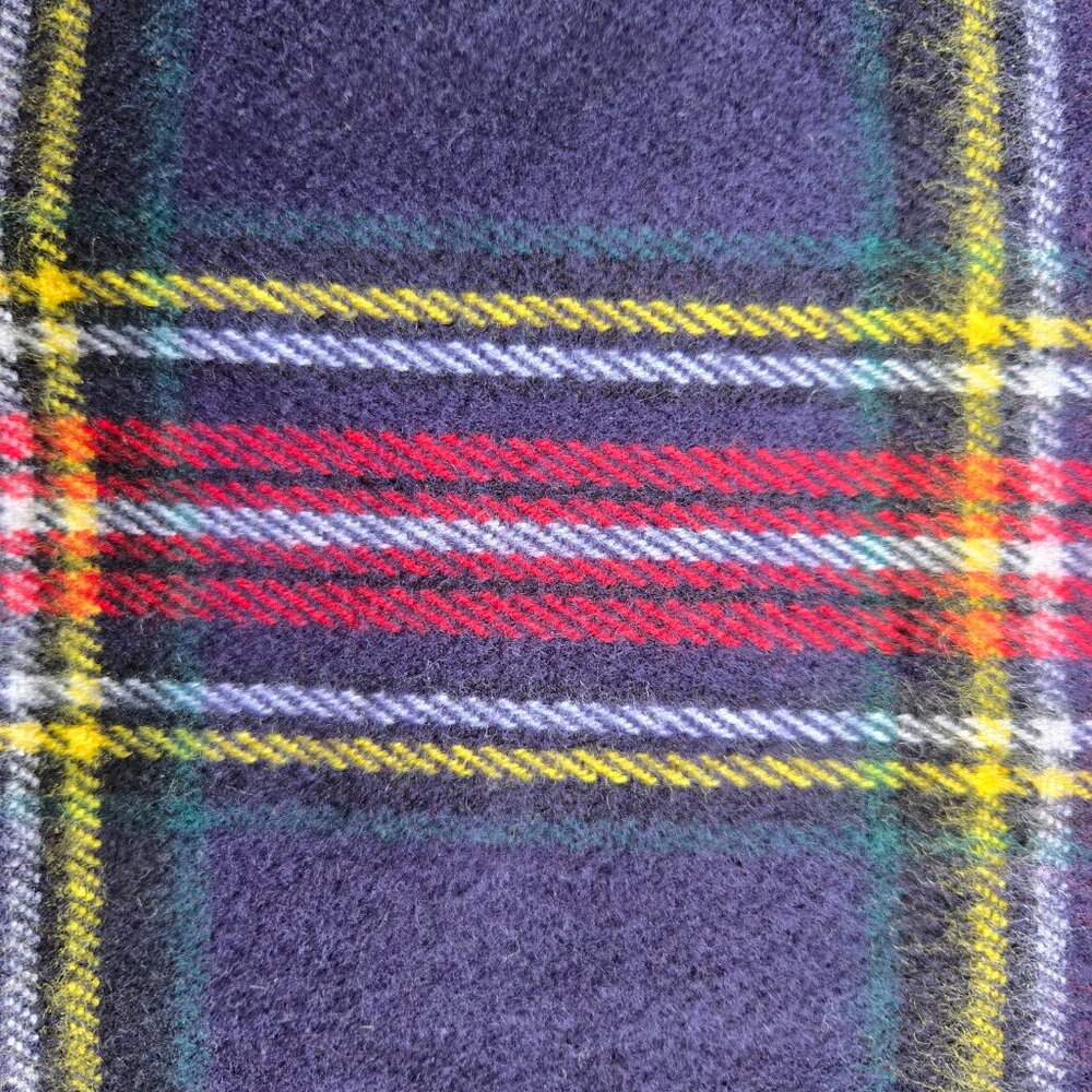 Tartan Plaid Wool WRAP Gorgeous and Soft - Picture 5 of 9